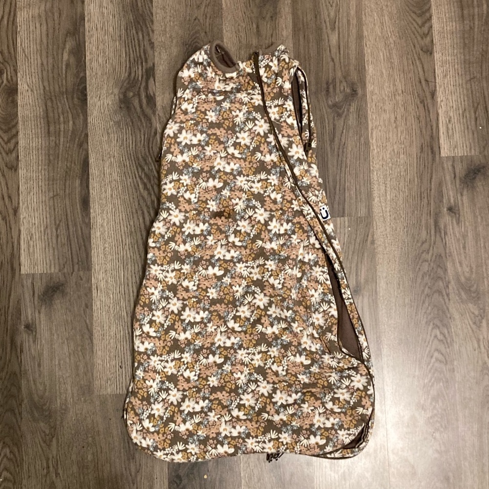 Gunamuna swaddle wrap. Size newborn to 3 months. TOG 1.0